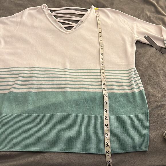 Heart N Crush White & Green Lightweight Sweater Womans Size Medium NWT - Picture 7 of 9